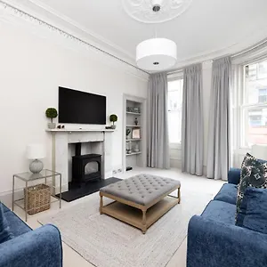 Stylish 3-bedroom Getaway Apartamento