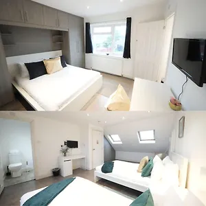 Grand Airport Ensuites Habitación en casa particular Harmondsworth