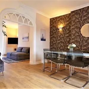 Meredith Way With Parking - Your Apartment Bristol